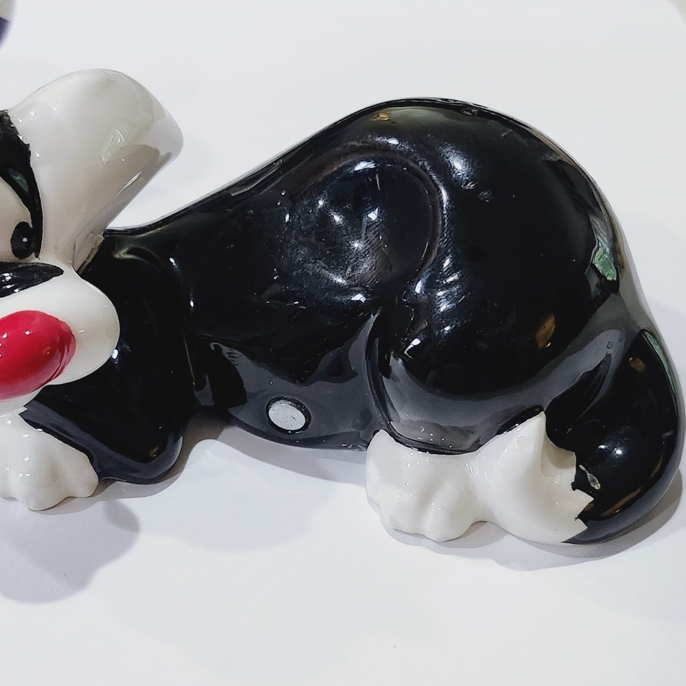 Sylvester and Tweety Salt n Pepper Shakers DAMAGED - Picture 3 of 7